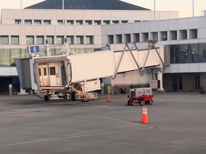 Fox.Rentals- Columbia Metropolitan Airport Picture 2