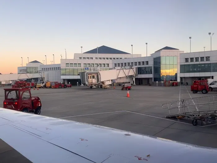 Fox.Rentals- Columbia Metropolitan Airport Picture 1