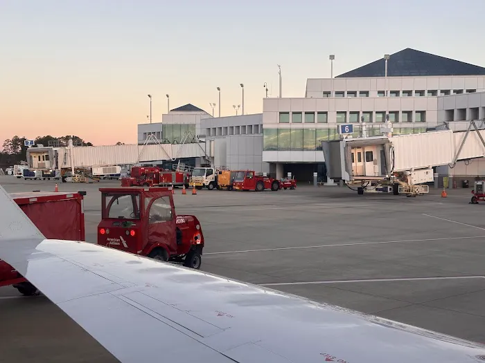 Fox.Rentals- Columbia Metropolitan Airport Picture 6