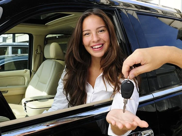 How to Avoid Overpaying for Your Car Rental During Peak Seasons