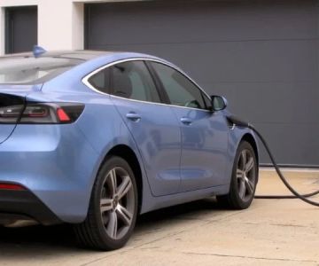 Renting an Electric Car in the US: Charging, Costs and Tips