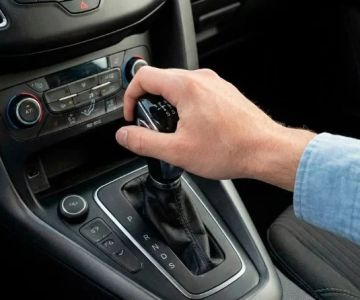How to Choose Between Manual and Automatic Rental Cars for Your Trip